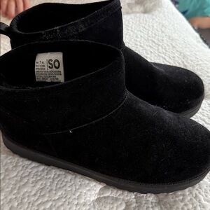 SO Black Fuzzy Lined Boots